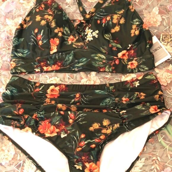 NWT Hanna Nikole Two Piece Swimsuit.  Beachy Coastal  Cruuse - Picture 2 of 12